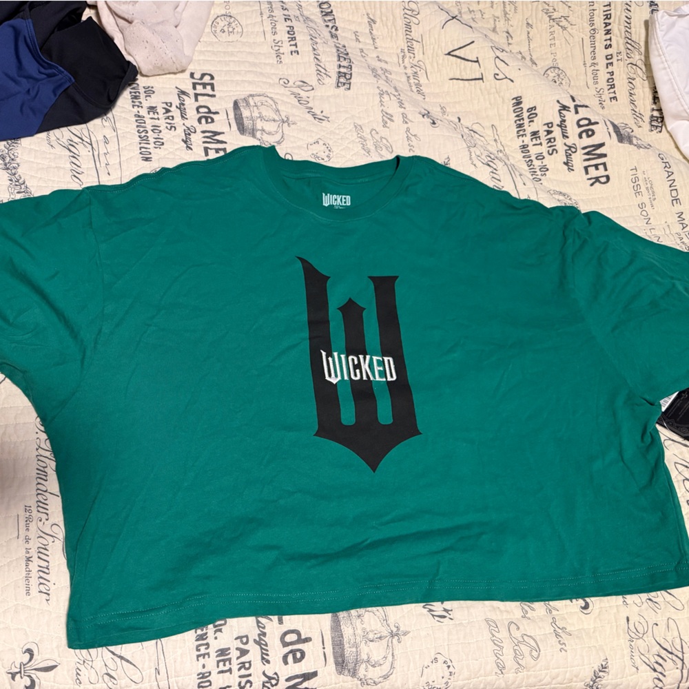 Wicked Graphic crop Tee